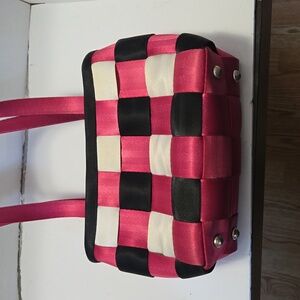 Harvey's seat belt purse